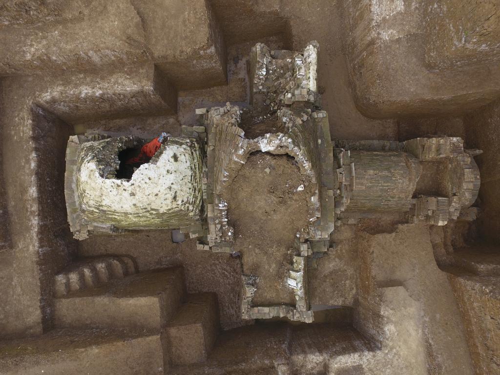 听文物讲故事丨这枚“比心”金钗，是孙策和大乔的爱情信物？