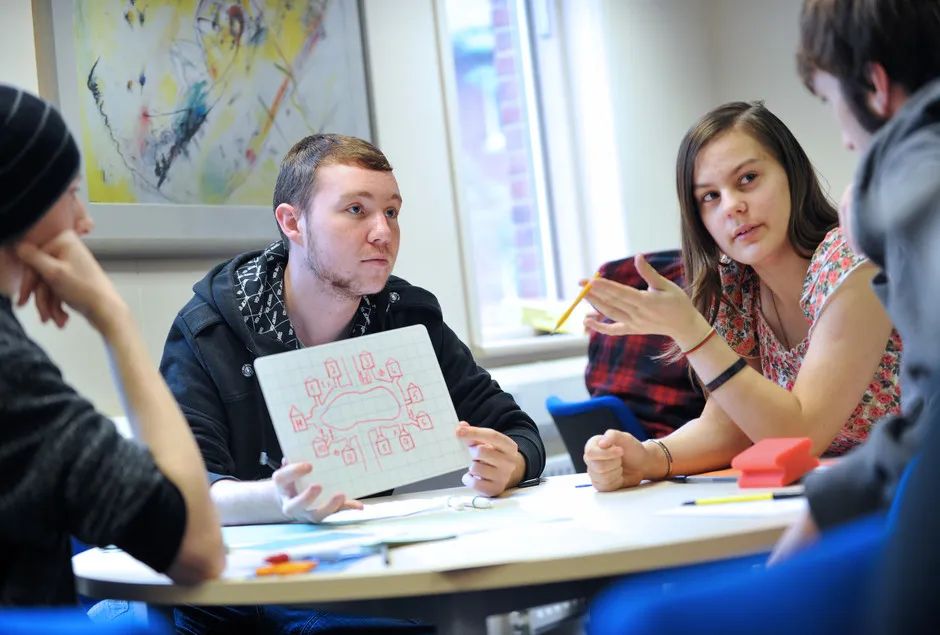 这所综排300+的院校里，竟藏着英国数一数二的设计专业