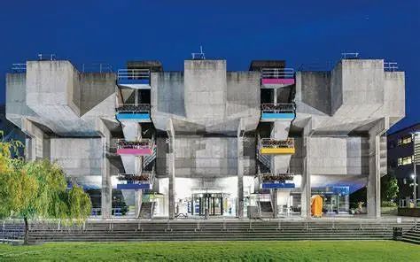 这所综排300+的院校里，竟藏着英国数一数二的设计专业