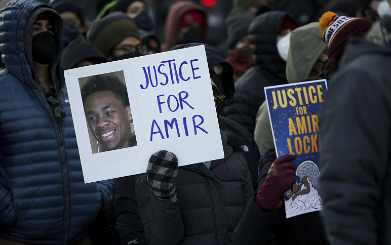 弗洛伊德遇害两周年 美国非洲裔仍“无法呼吸”