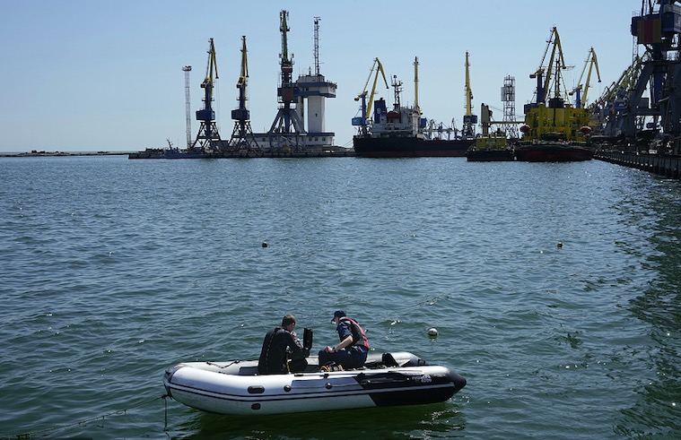 马里乌波尔港口恢复运行 5艘外国船只获准离港