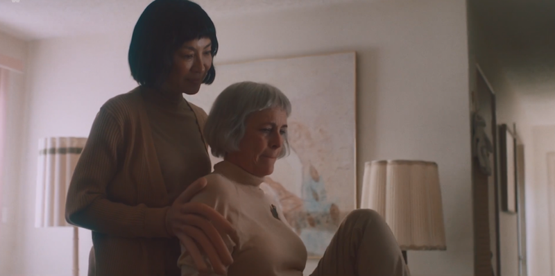 《瞬息全宇宙》/《妈的多重宇宙》：爱是亚裔家庭一切矛盾的解药？