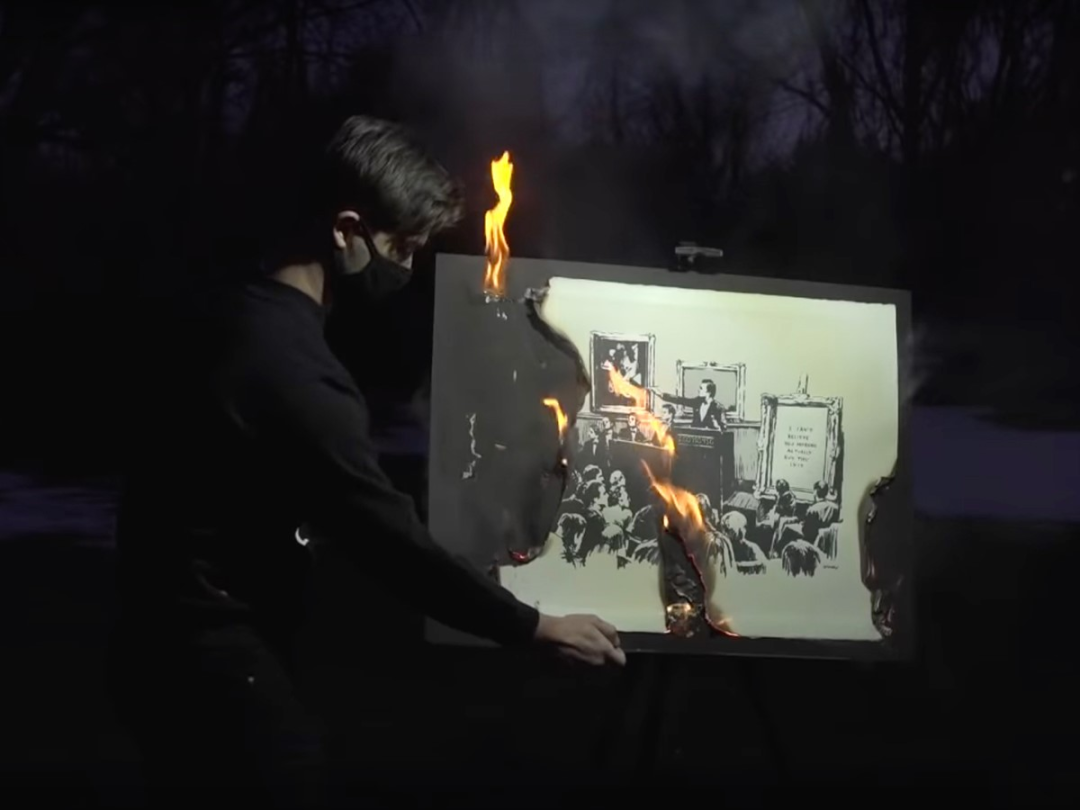 全球韭菜疯买的NFT女友，除了升值还能脱衣