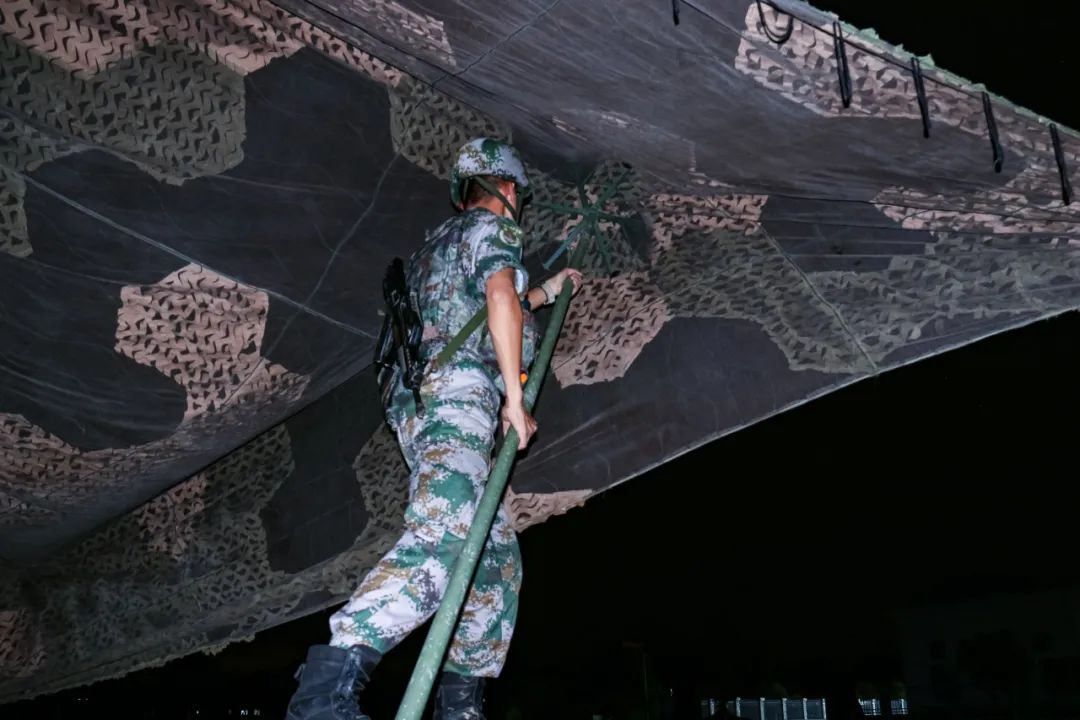 走进夜训场，感受不一样的“烟火”