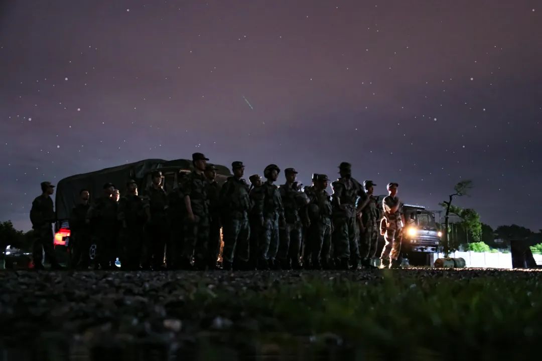 走进夜训场，感受不一样的“烟火”
