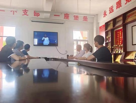 沂南縣雙堠鎮(zhèn)中心小學(xué)觀看防溺水安全警示片(圖1) 沂南縣雙堠鎮(zhèn)中心小學(xué)觀看防溺水安全警示片(圖1)