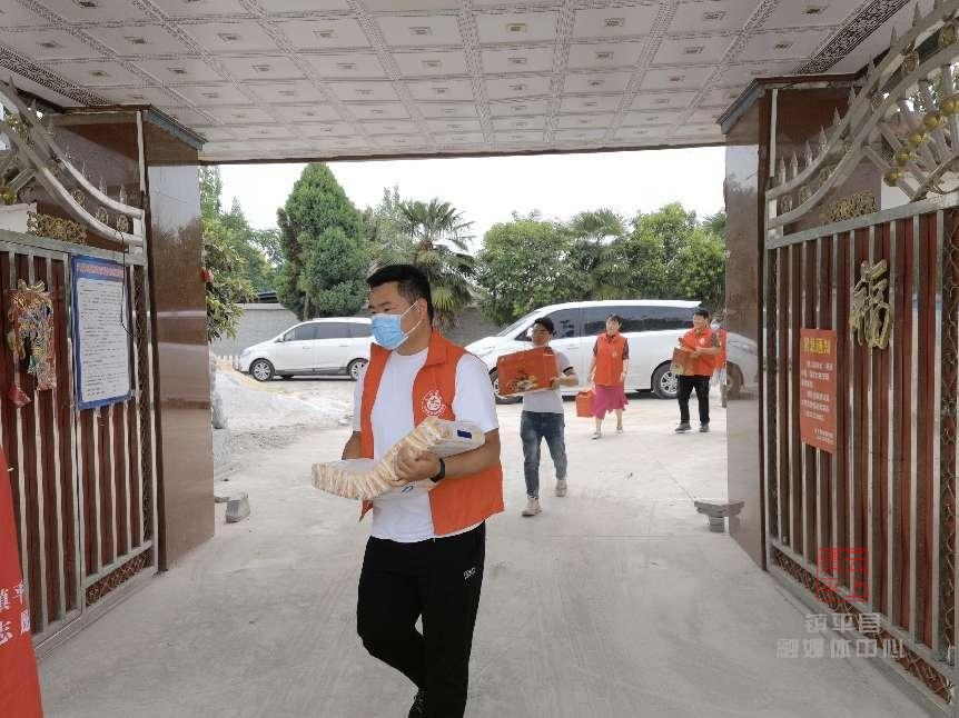 镇平县乡村振兴局党员志愿服务队开展端午节慰问活动
