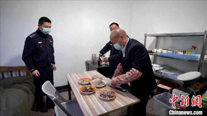 浙江义乌“热心昌哥”：能“发光”就想尽力去“照亮”