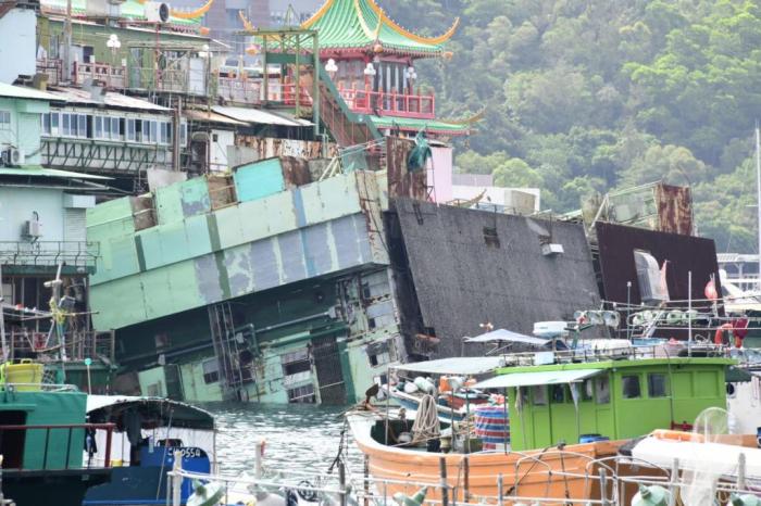 香港珍宝海鲜舫厨房船入水倾侧 无人伤