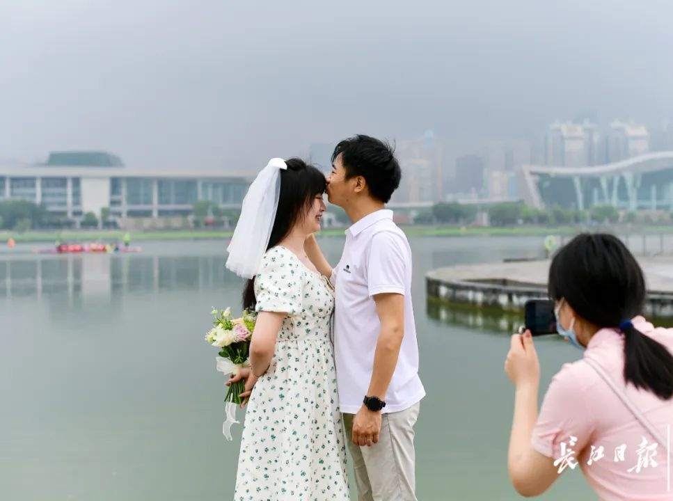 武汉首个湖畔结婚登记点来了