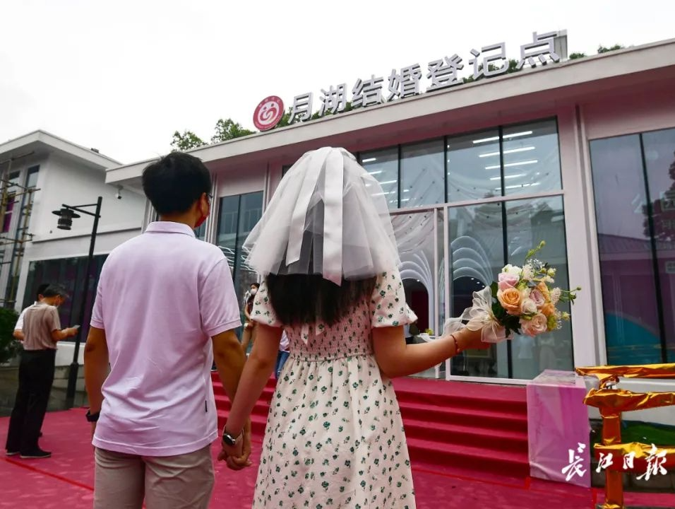 武汉首个湖畔结婚登记点来了