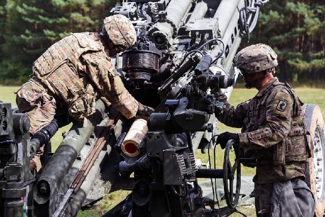 援助乌克兰的M777榴弹炮，从“大杀器”变成“阉割版”，孰真孰假？
