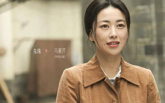 朱珠变网球少女，产后身材微胖但状态灵动，未恢复的小肚子太真实了