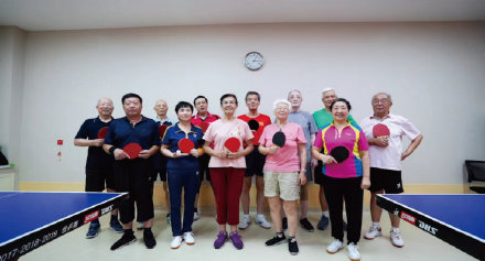 过节防疫两不误 这些老人其乐融融过端午