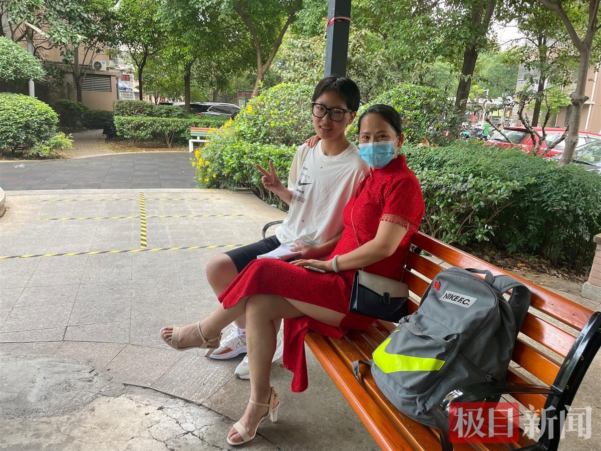 鸿运当头，旗开得胜！高考首日这些红色很动人