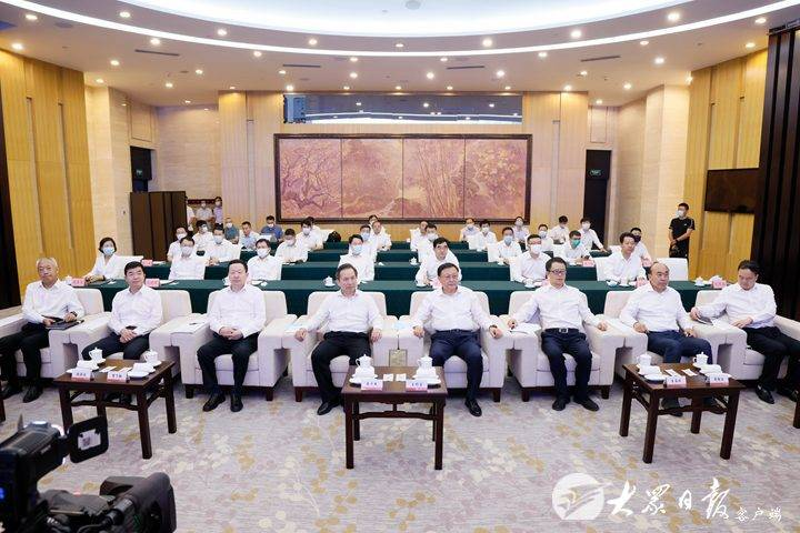 山东省政府与中交集团签署战略合作协议 李干杰周乃翔出席签约仪式