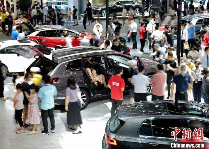 新增車牌指標、最高補貼2萬元，地方爭相鼓勵買車