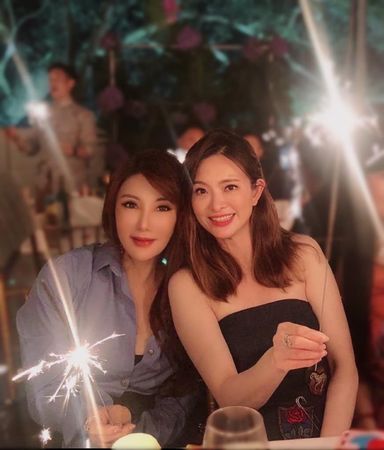 刘真47岁冥诞 20年闺蜜「花路中看见你的身影」昔日合照引泪崩