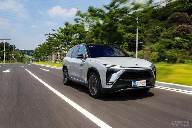 超5米车长、4.9s破百...两款SUV都这么强！蔚来ES8能赢凯迪拉克？