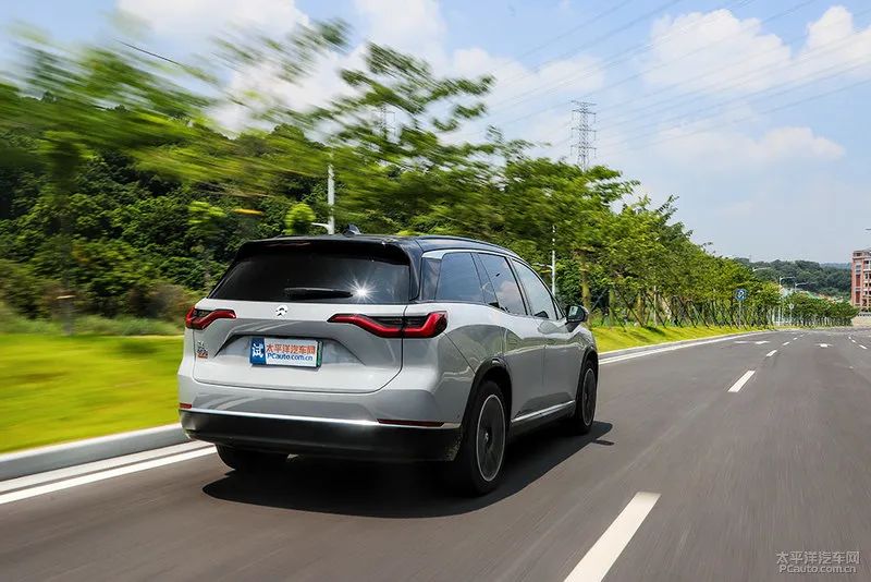 超5米车长、4.9s破百...两款SUV都这么强！蔚来ES8能赢凯迪拉克？