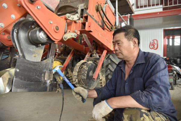 新華全媒+｜40年的種地“老把式”為何還要再“充電”？