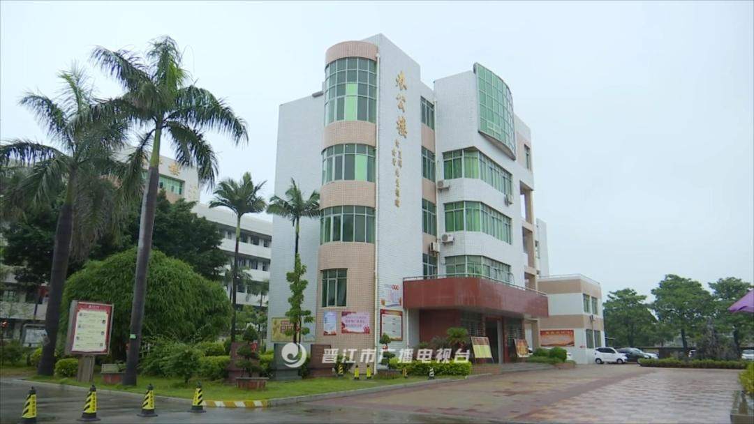 东石中学安排在普通高中第三批招生,与二级达标高中同一批次招生切线