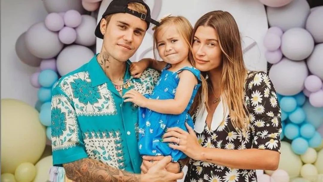 贾斯丁比伯脸瘫？！不能靠脸吃饭，老婆后悔嫁他？