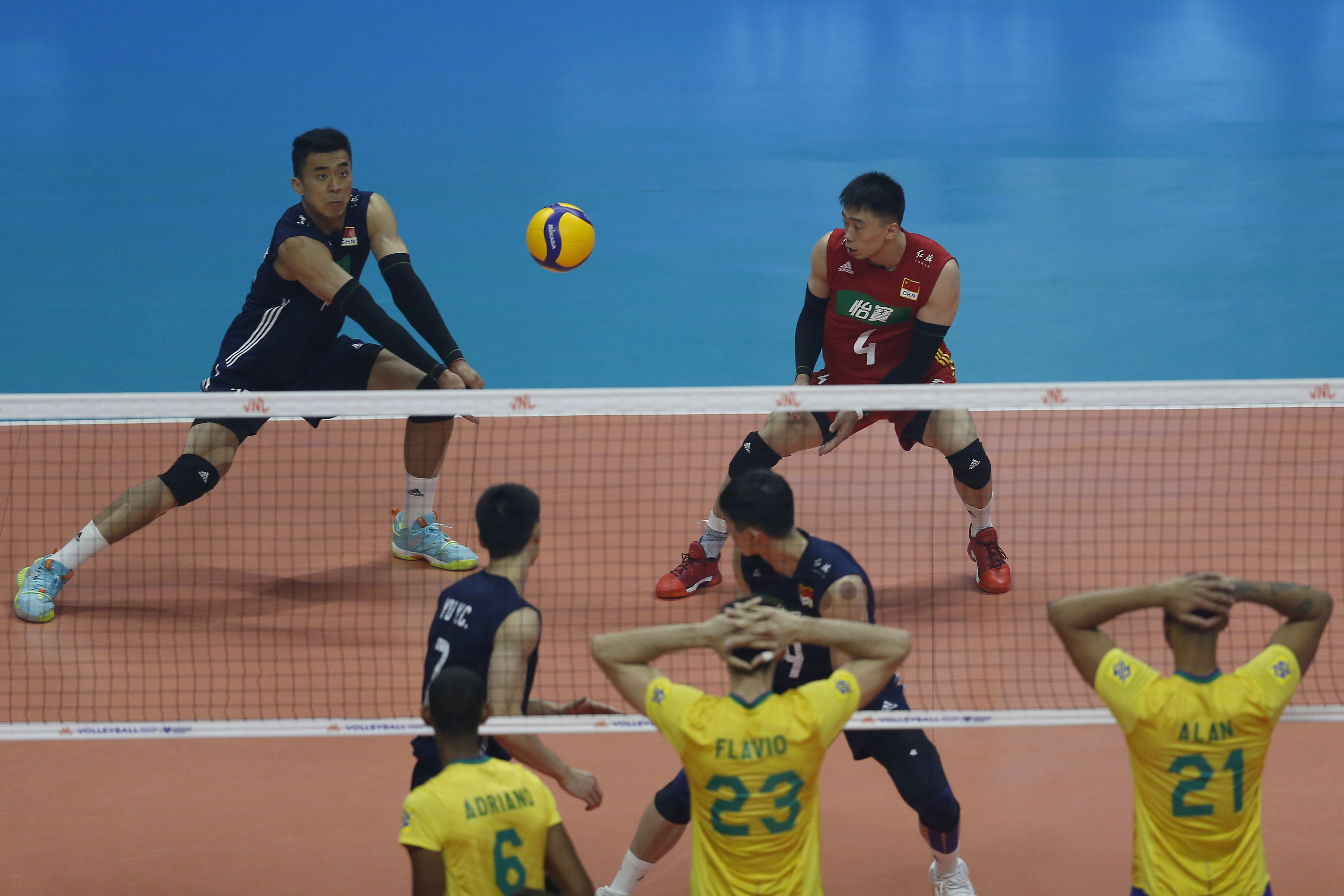 （体育）排球——世界男排联赛巴西站：中国胜巴西(2)