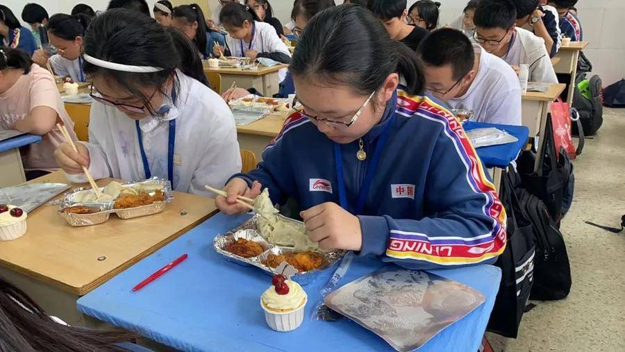 烟台芝罘中学老师包饺子祝福毕业生中考顺利(图11)