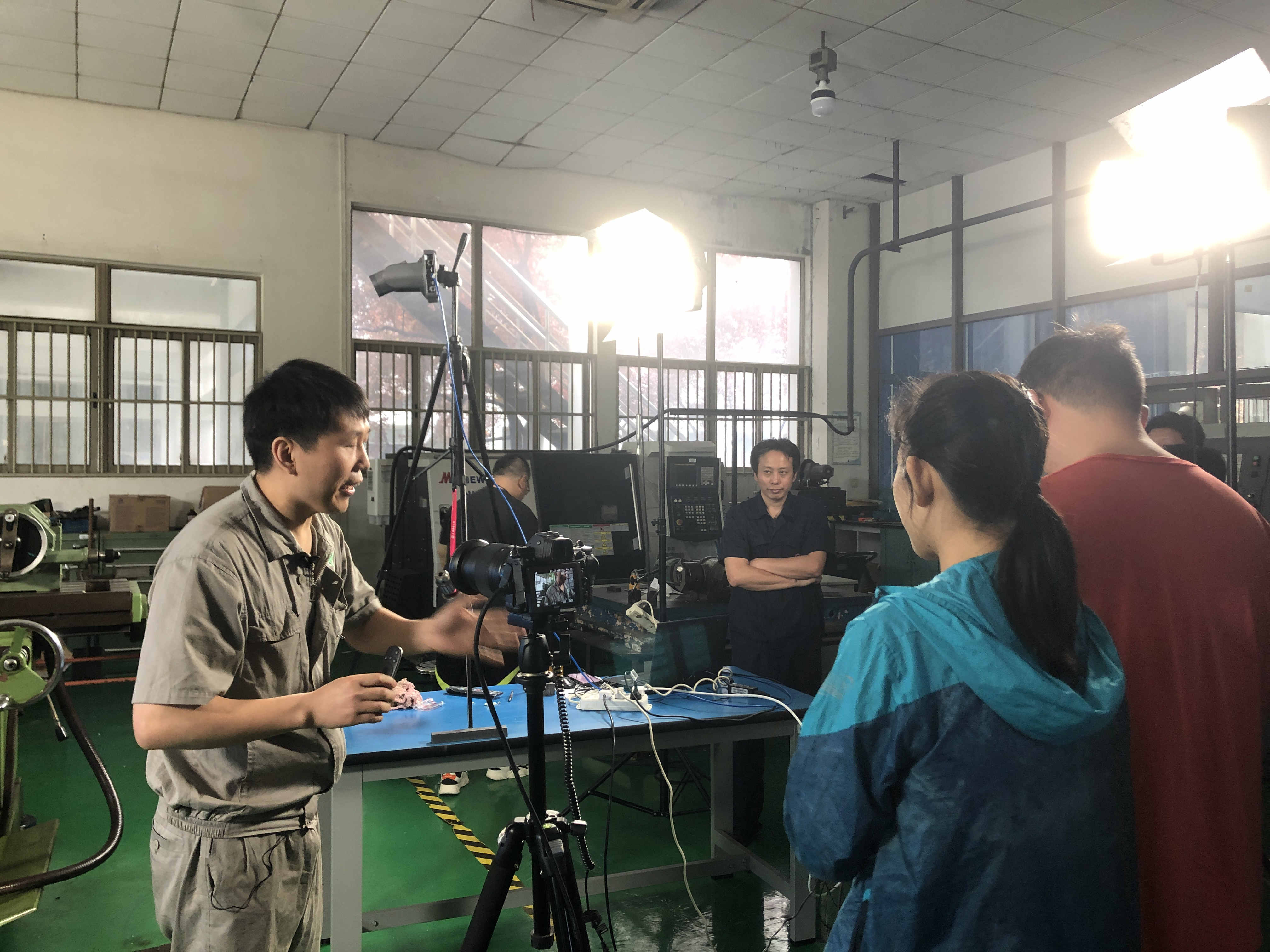 “云实习”从零开始制作一辆智能物流小车，上海大学创新线上实践教学