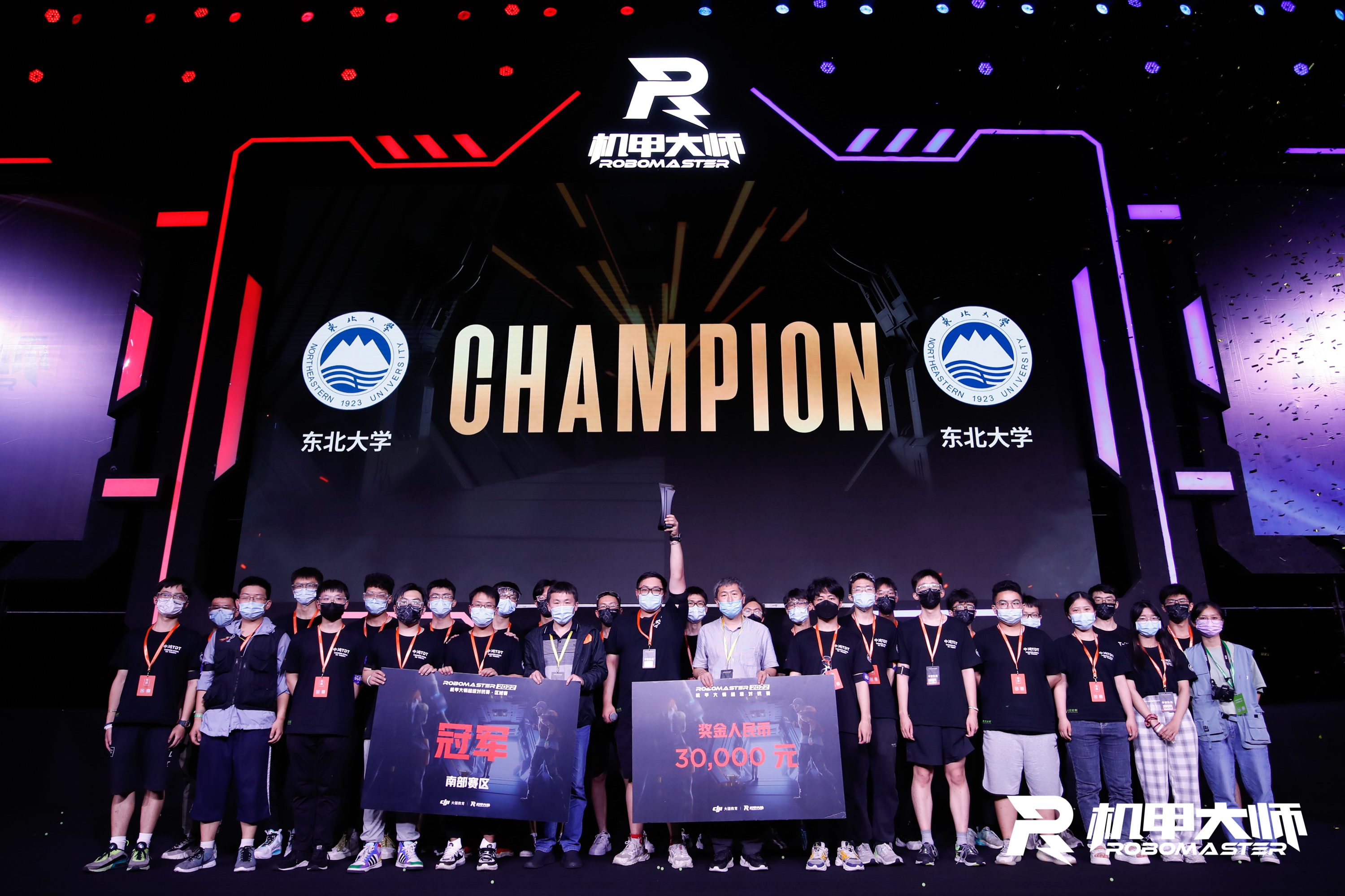 RoboMaster机甲大师赛：孤勇者的游戏