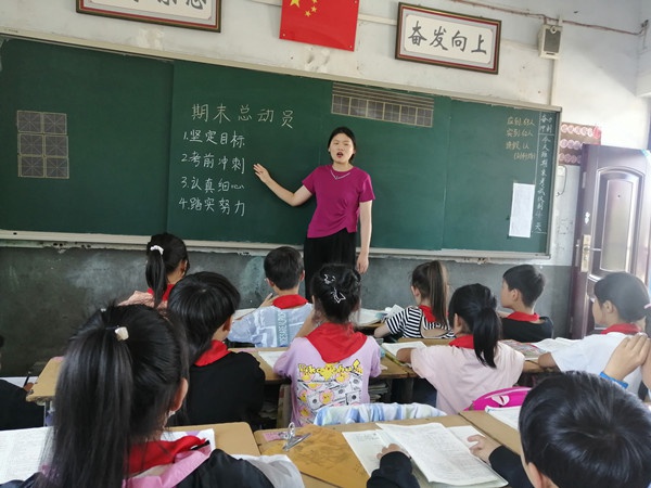 登封颍阳中心小学 卯足干劲求实效(图2)