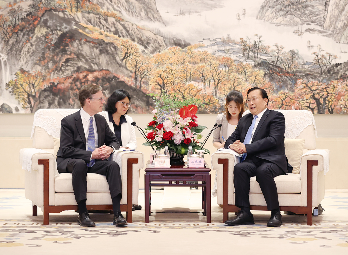 פʹ˸ǰ人зʣ˺š̾