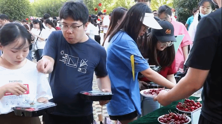 这些高校的毕业礼物，真的太暖了！看看你最喜欢哪一款？