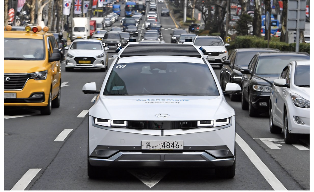 除了roboride出租車,首爾市上週也啟動了自動行駛送貨機器人的測試