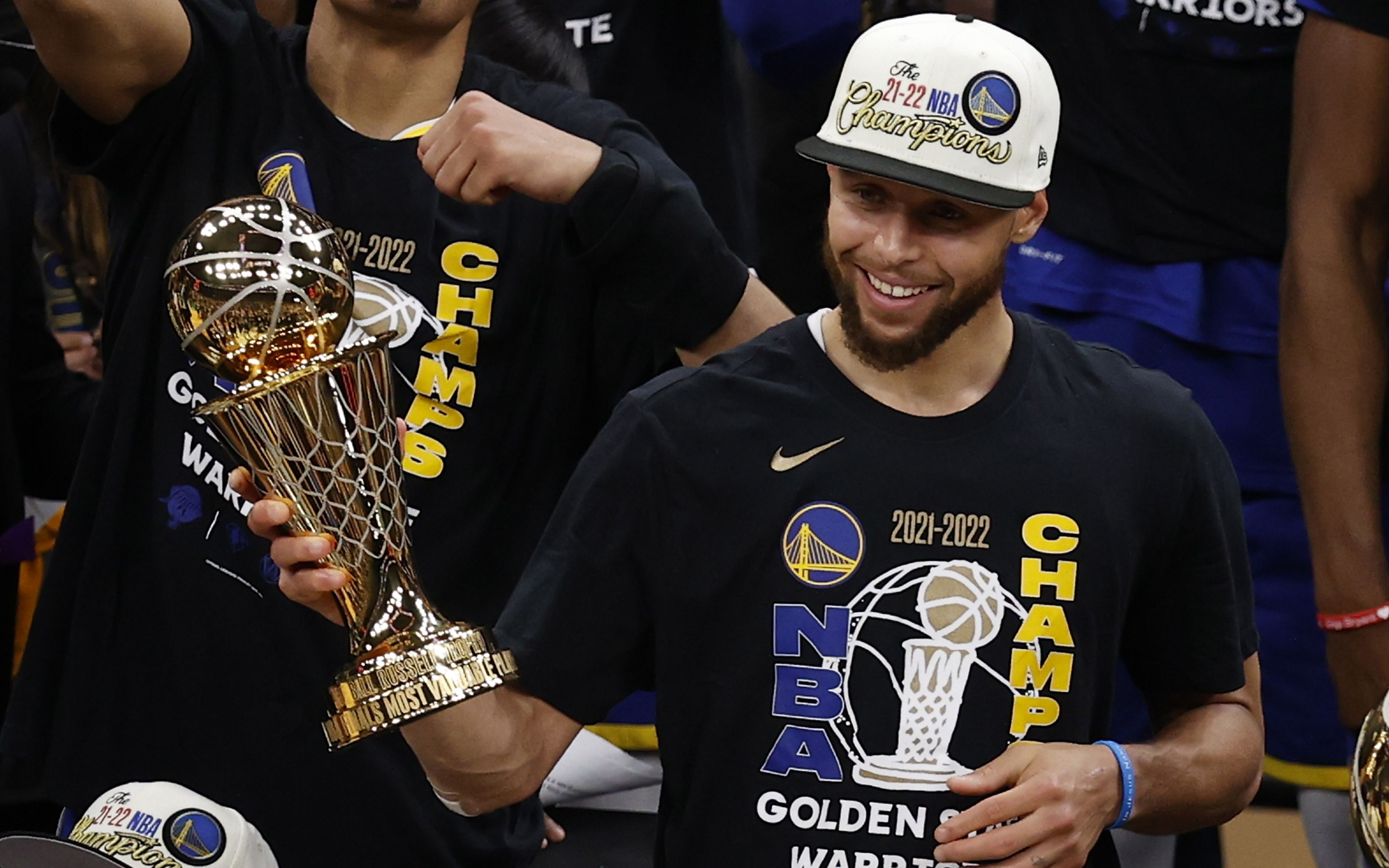 nba2019年总冠军(库里首获NBA总决赛MVP，达成生涯荣誉大满贯)