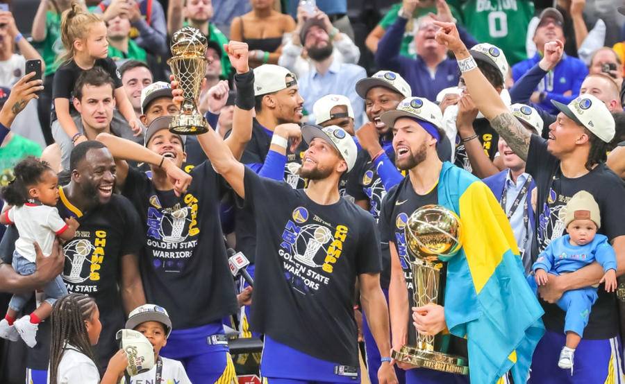 NBA总决赛时间2019(三年蛰伏兑承诺！勇士103：90力克绿军，库里收获个人第四冠)