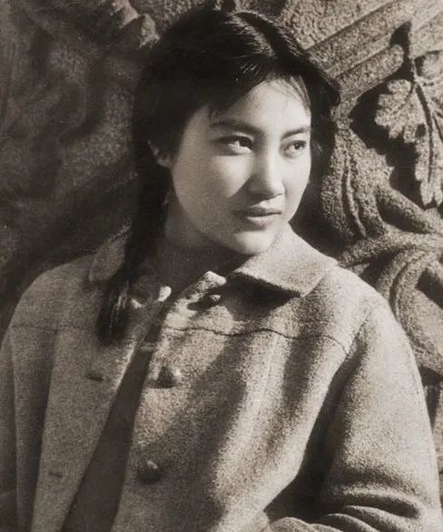 新娱录｜一张照片卖了71万张，一代国人都是粉丝，他们才是真正的顶流