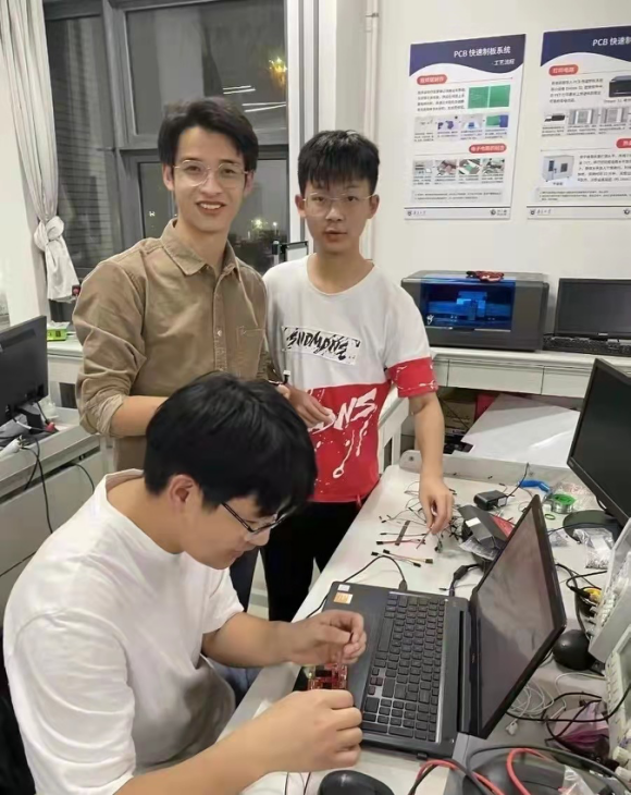 南京大学大凉山少年刷屏全网，网友泪目：读书，真的可以改变人生