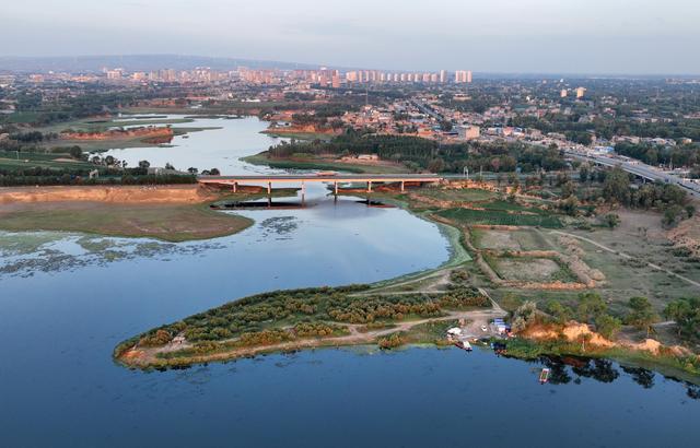 陕西靖边：芦河湿地水清景美