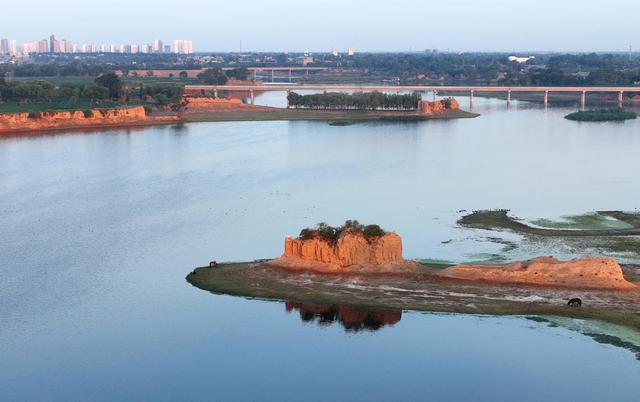 陕西靖边：芦河湿地水清景美