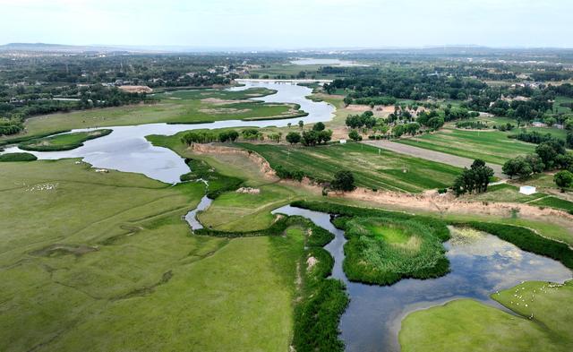 陕西靖边：芦河湿地水清景美