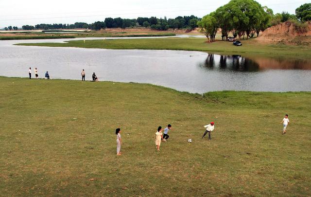 陕西靖边：芦河湿地水清景美