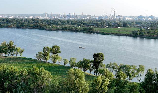 陕西靖边：芦河湿地水清景美