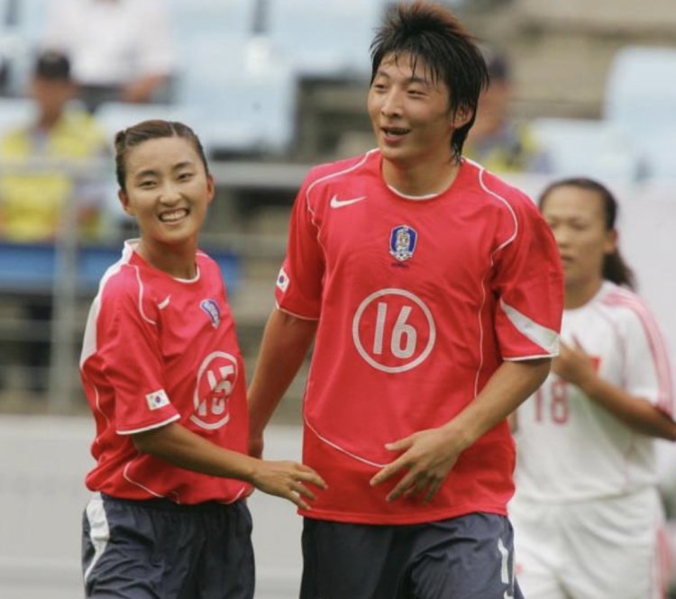 女子不能参加哪些奥运会项目(效仿国际泳联，国际足联欲禁止跨性别参赛，女足姑娘松口气？)