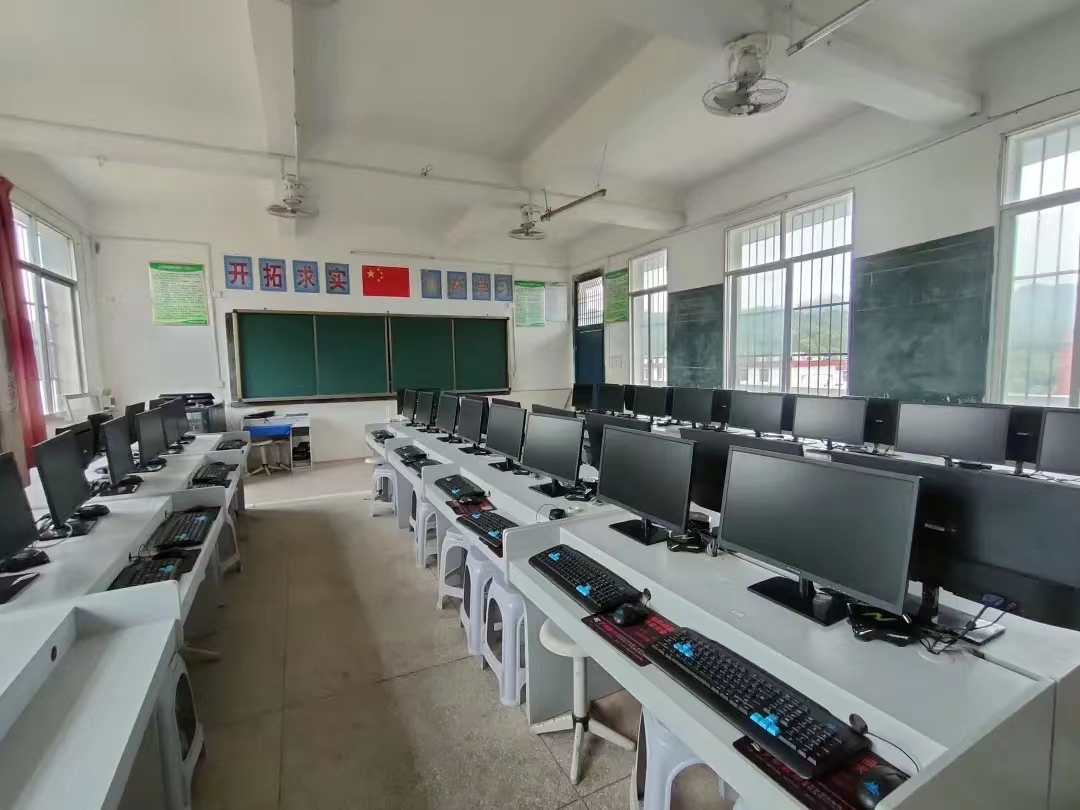 寧都縣固村中學(xué):提升教師“教”領(lǐng)(圖1) 寧都縣固村中學(xué):提升教師“教”領(lǐng)(圖1)