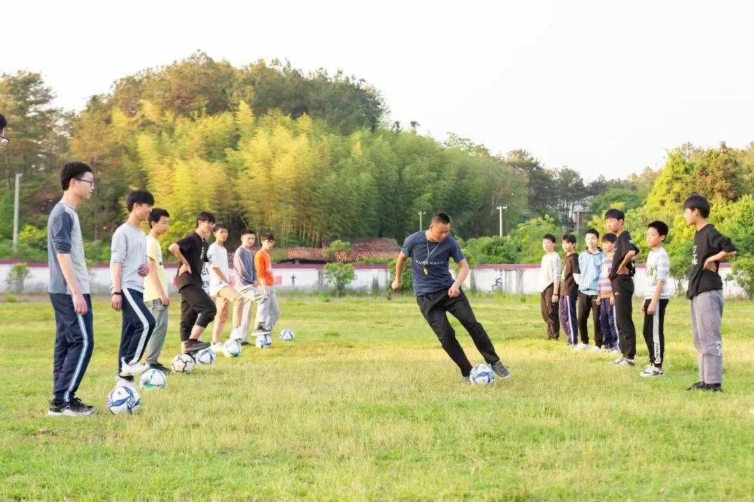 寧都縣固村中學(xué):提升教師“教”領(lǐng)(圖3) 寧都縣固村中學(xué):提升教師“教”領(lǐng)(圖3)