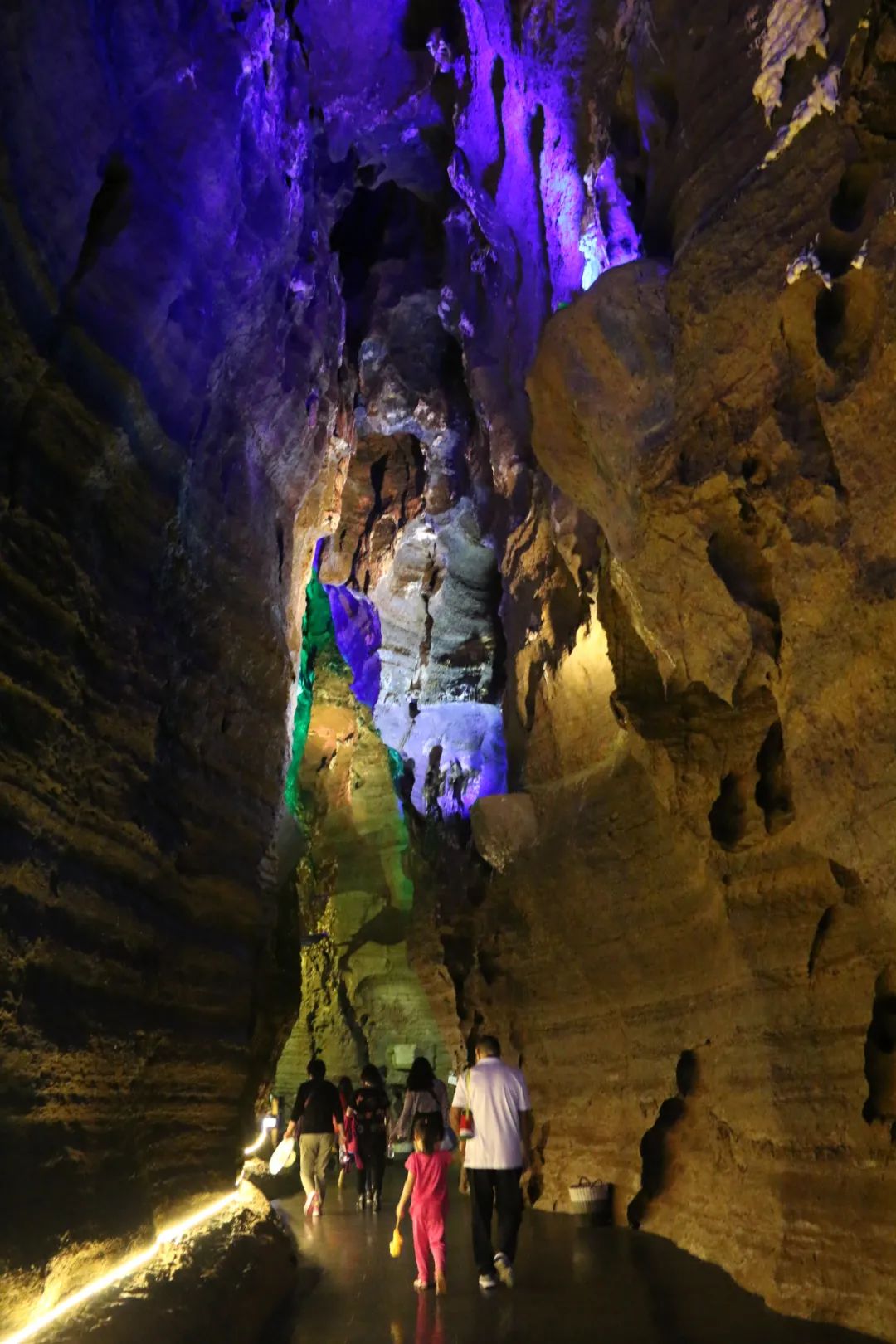 有一种释怀叫来萤火虫水洞地下大峡谷避暑纳凉