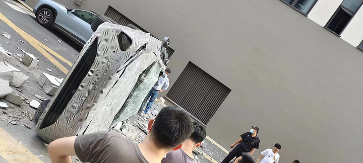 蔚来官方回应：“坠楼”事件，与车无关