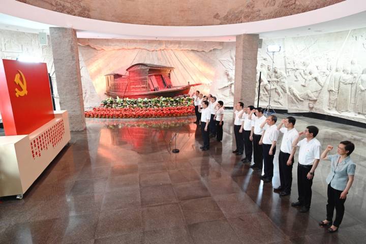 新一届浙江省委常委会瞻仰红船：在红船精神指引下感恩奋进接续奋斗